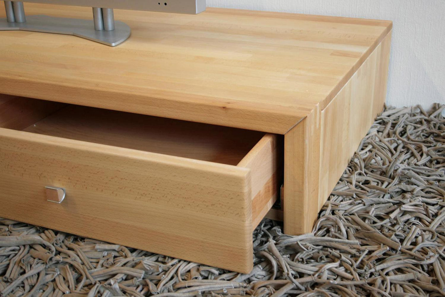 
                  
                    TV-Anrichte Buche massiv Domino 111-32
                  
                