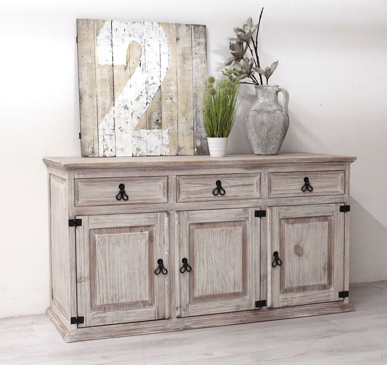 
                  
                    Sideboard Pinie massiv Cappuccino gebürstet Finca
                  
                