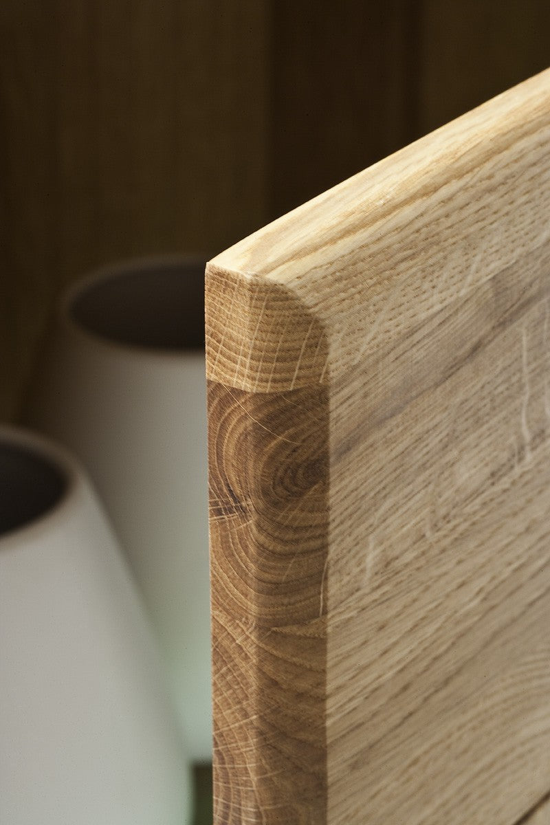 
                  
                    Vitrine Eiche massiv geölt Baxton 0437-05909-1G1H
                  
                