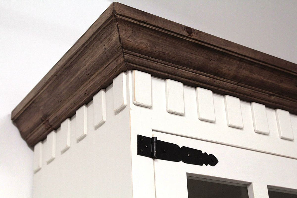 
                  
                    Vitrinenschrank Pinie massiv Antikfinish/Weiß Finca
                  
                