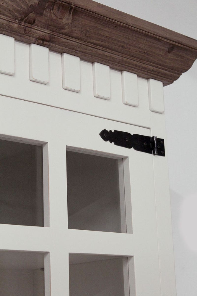 
                  
                    Vitrine Pinie massiv Antikfinish/Weiß Finca
                  
                