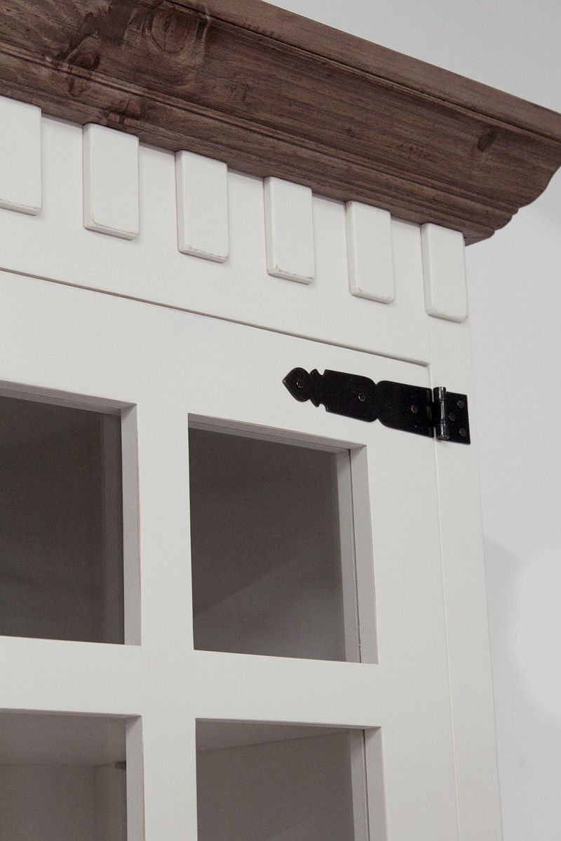 
                  
                    Vitrine Pinie massiv Antikfinish/Weiß Finca
                  
                
