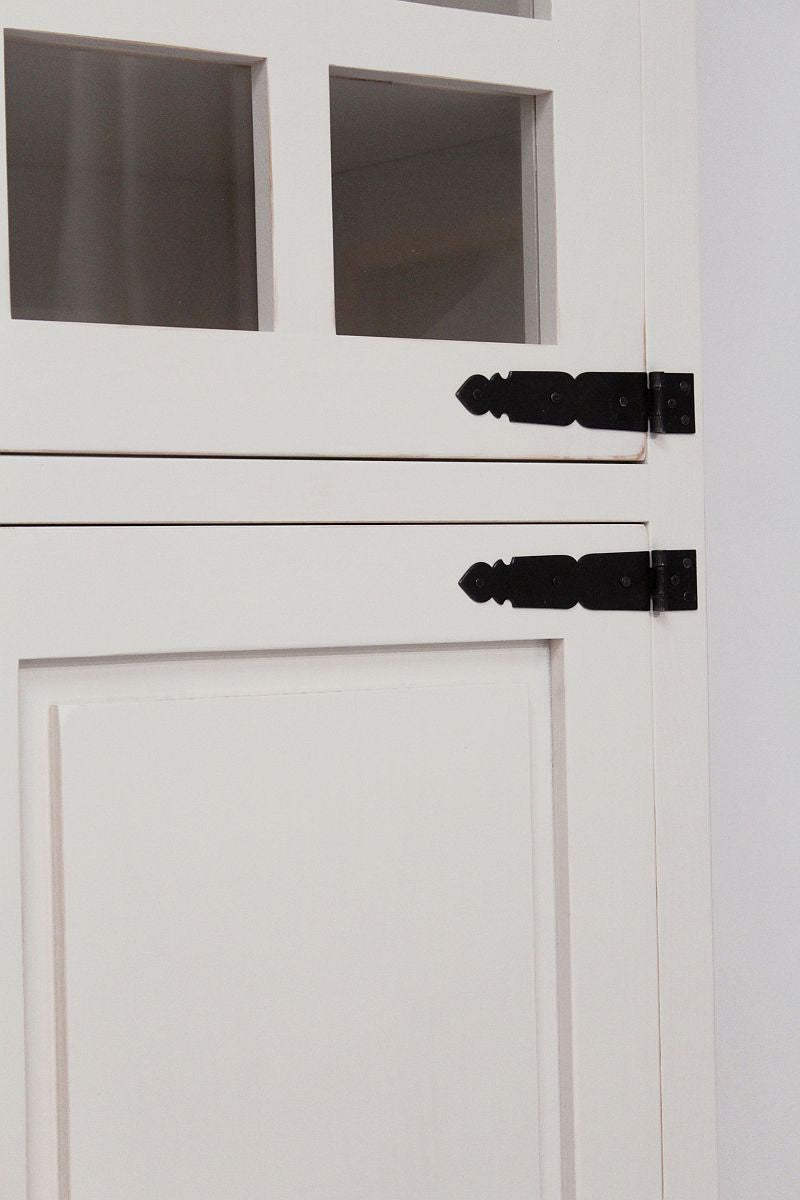 
                  
                    Vitrine Pinie massiv Antikfinish/Weiß Finca
                  
                