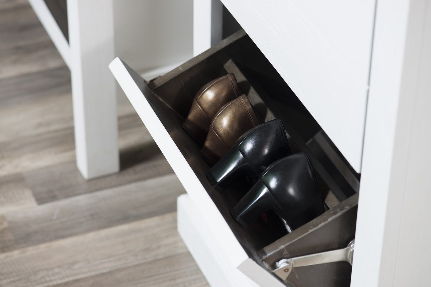 
                  
                    Schuhschrank Akazie massiv weiß Loft
                  
                