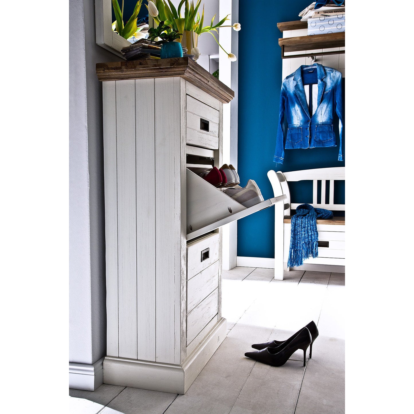 
                  
                    Schuhschrank Akazie teilmassiv weiß/braun Gomera 9811-GOM07T86
                  
                