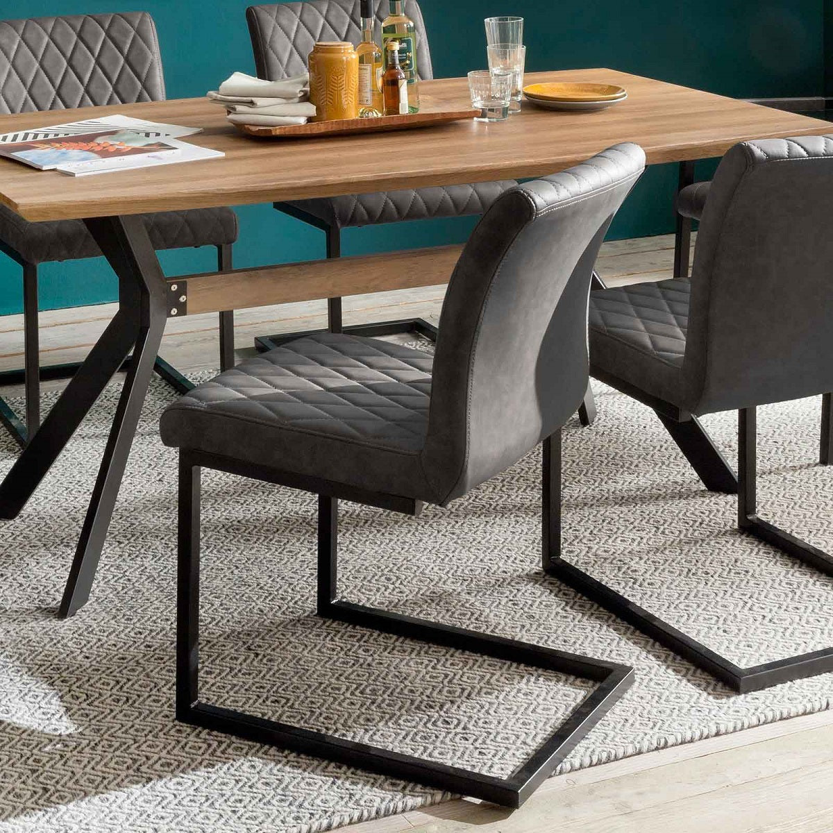
                  
                    Freischwinger 4-er Set Vintagelook grau / Metall Kina
                  
                