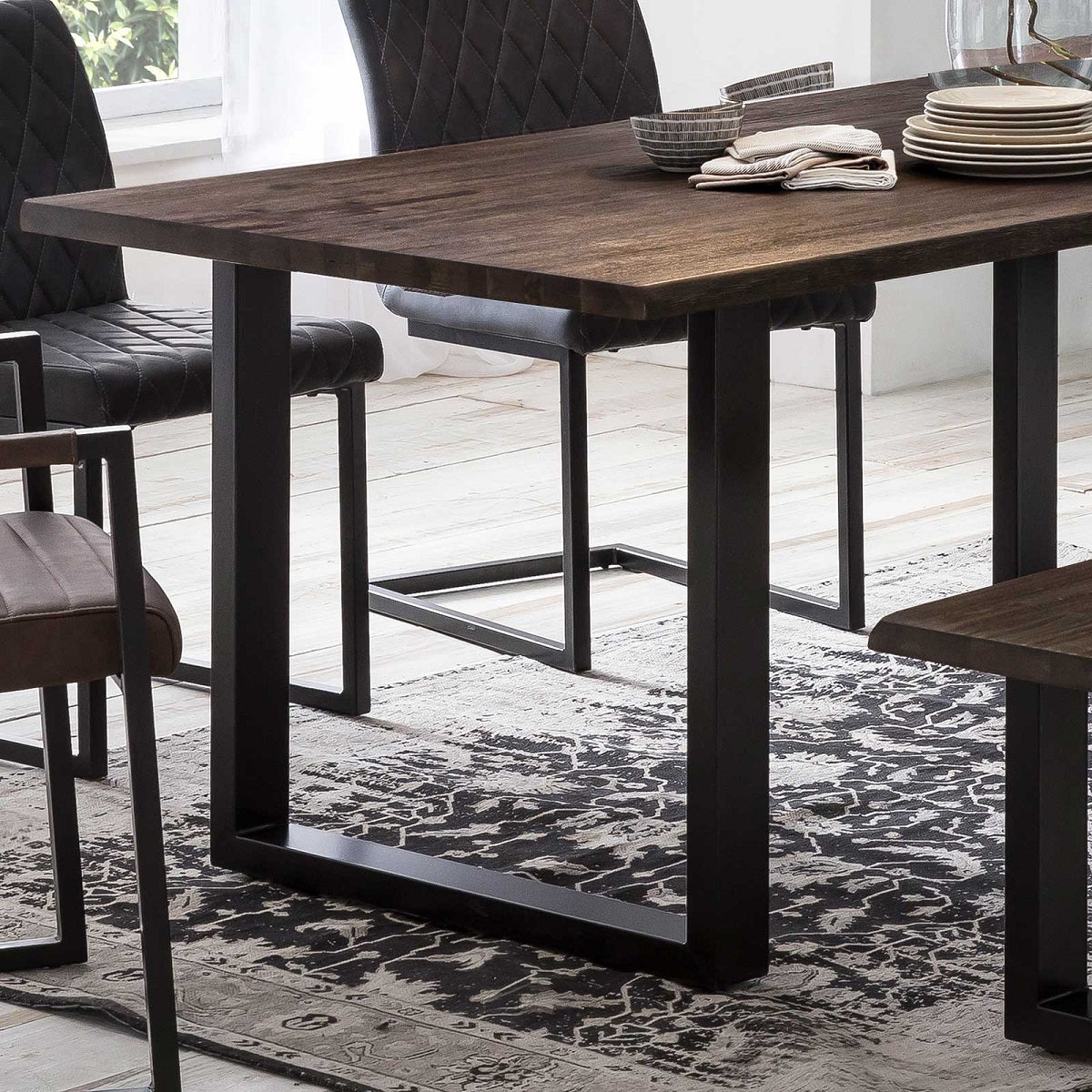 
                  
                    Esstisch 200 x 100 cm Akazie massiv verwittert / Metall Industrialstyle Brandy
                  
                