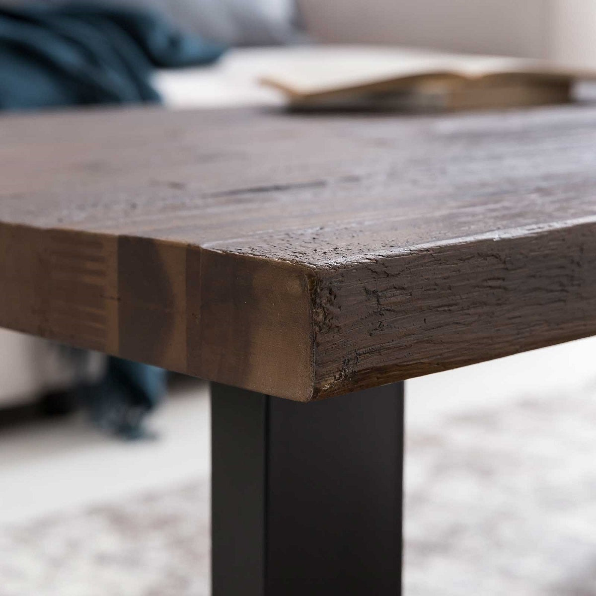 
                  
                    Couchtisch 115 x 75 cm Akazie massiv / Metall Industrialstyle Brandy
                  
                
