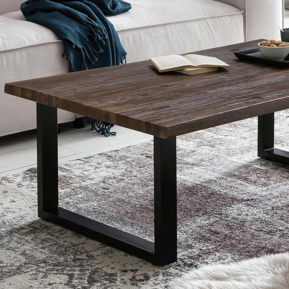 
                  
                    Couchtisch 115 x 75 cm Akazie massiv / Metall Industrialstyle Brandy
                  
                
