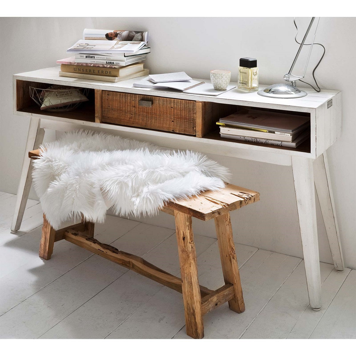 
                  
                    Kommode Recycle Kiefer massiv antik weiß lackiert - Maurus
                  
                
