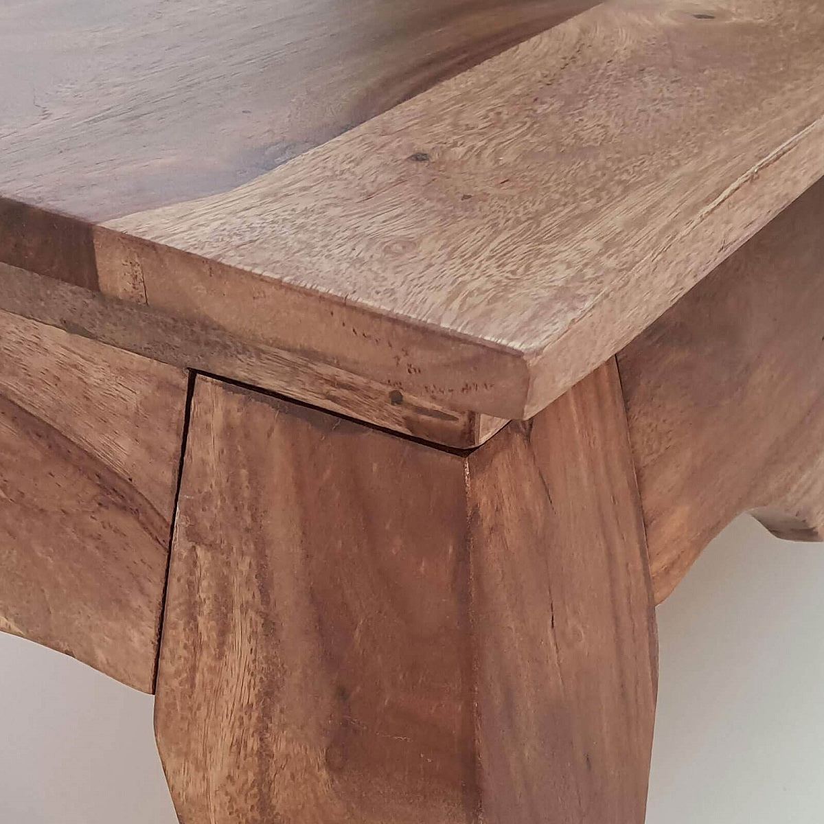 
                  
                    Couchtisch 110 x 60 cm Sheesham massiv Opium
                  
                