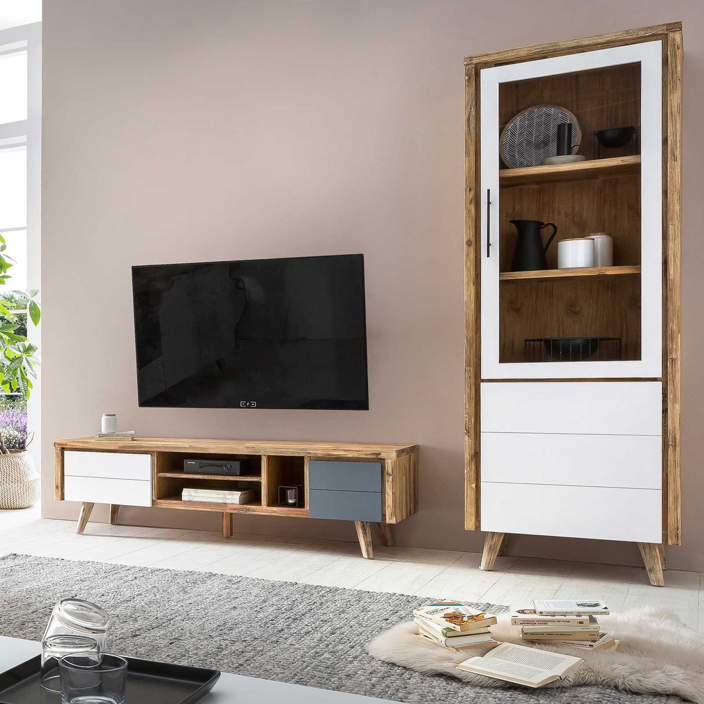 
                  
                    TV-Schrank Akazie massiv Nordisch Style - Roda
                  
                