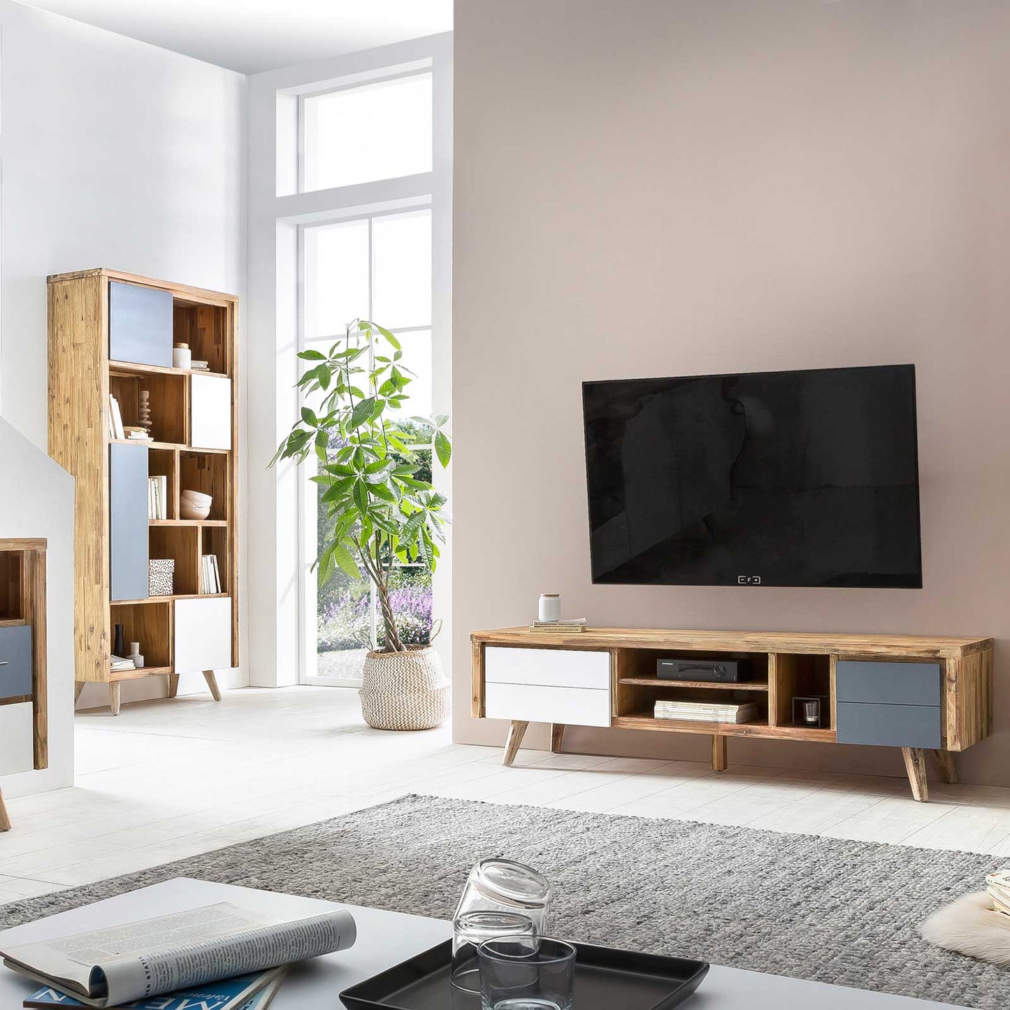 
                  
                    TV-Schrank Akazie massiv Nordisch Style - Roda
                  
                