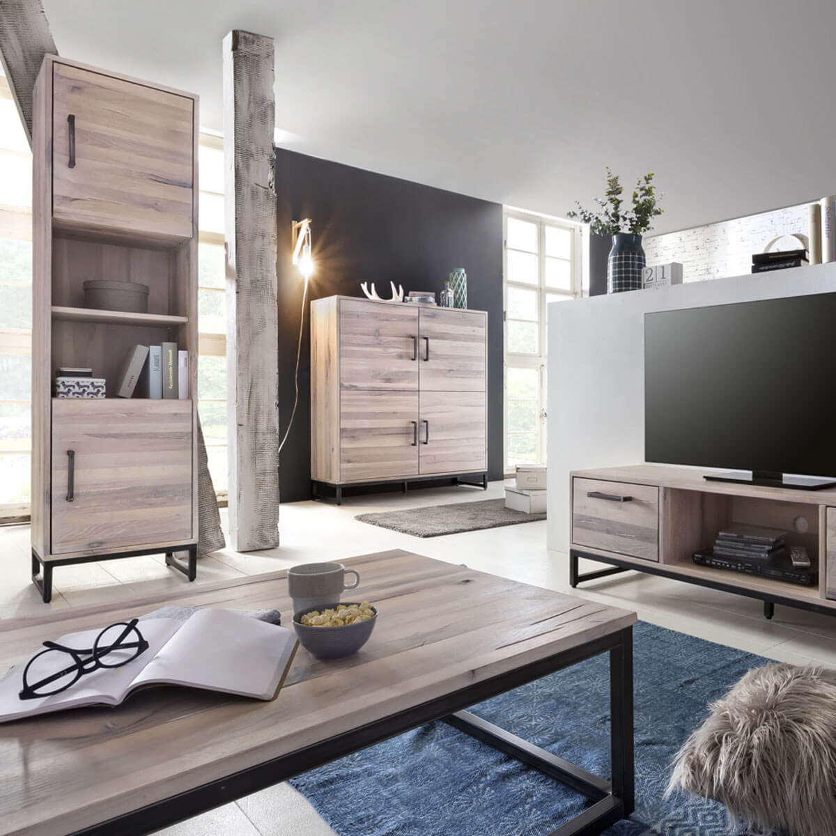 
                  
                    Couchtisch 135 x 75 cm Wildeiche massiv gekälkt Solidon
                  
                