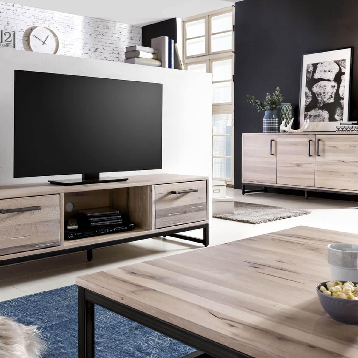 
                  
                    Couchtisch 135 x 75 cm Wildeiche massiv gekälkt Solidon
                  
                