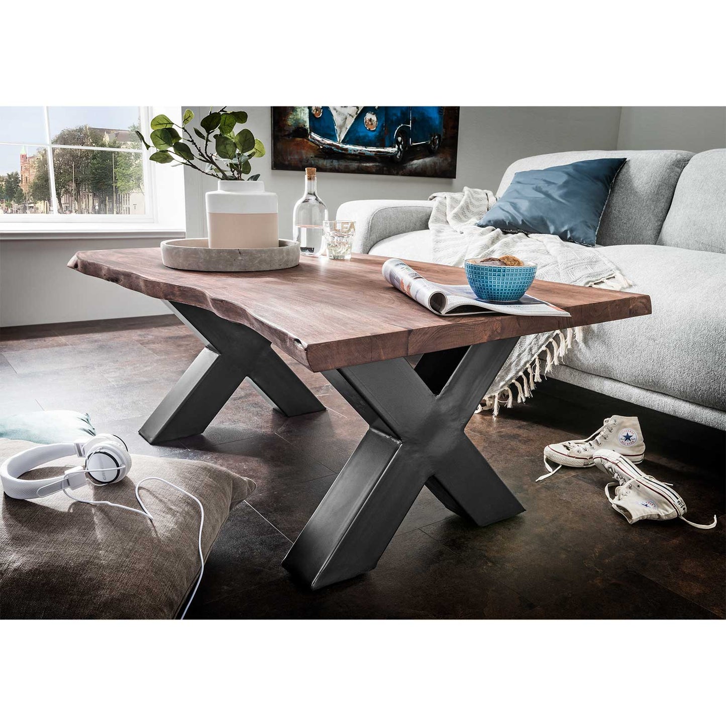 
                  
                    Couchtisch Baumkante Akazie massiv walnuss Metall anthrazit 120 x 70 - AroX
                  
                