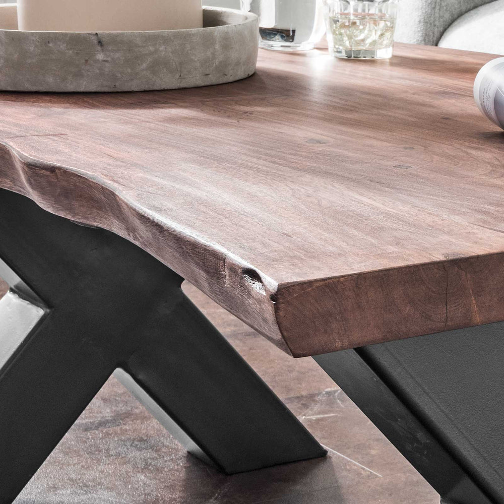 
                  
                    Couchtisch Baumkante Akazie massiv walnuss Metall anthrazit 120 x 70 - AroX
                  
                