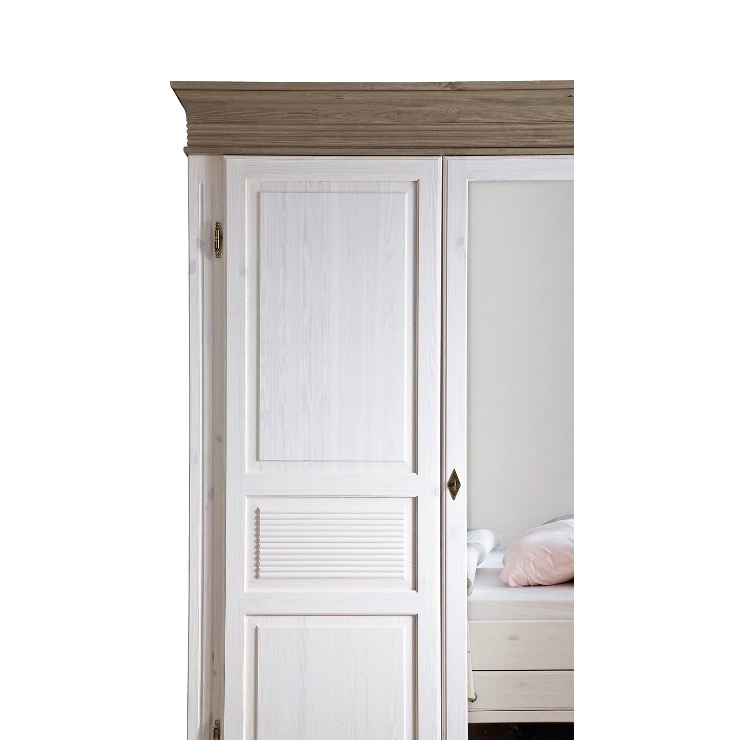 
                  
                    Kleiderschrank 5 trg. Kiefer massiv Landhausstil weiß antik Oslo
                  
                