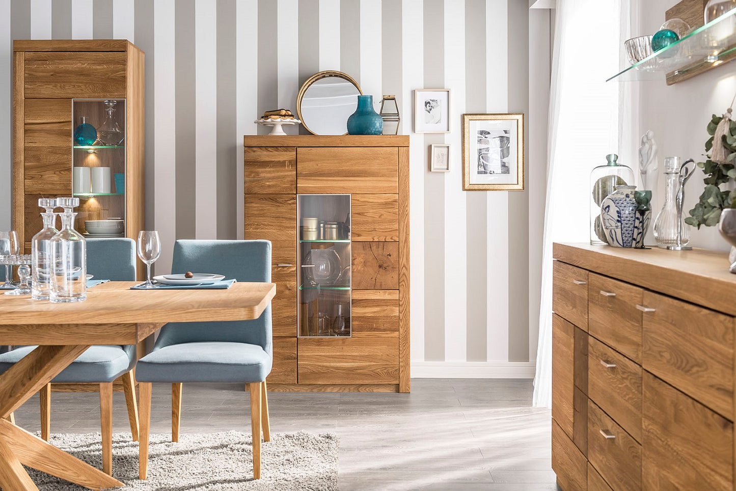 
                  
                    Highboard Front Eiche massiv mit Hirnholzscheibe - Velle
                  
                