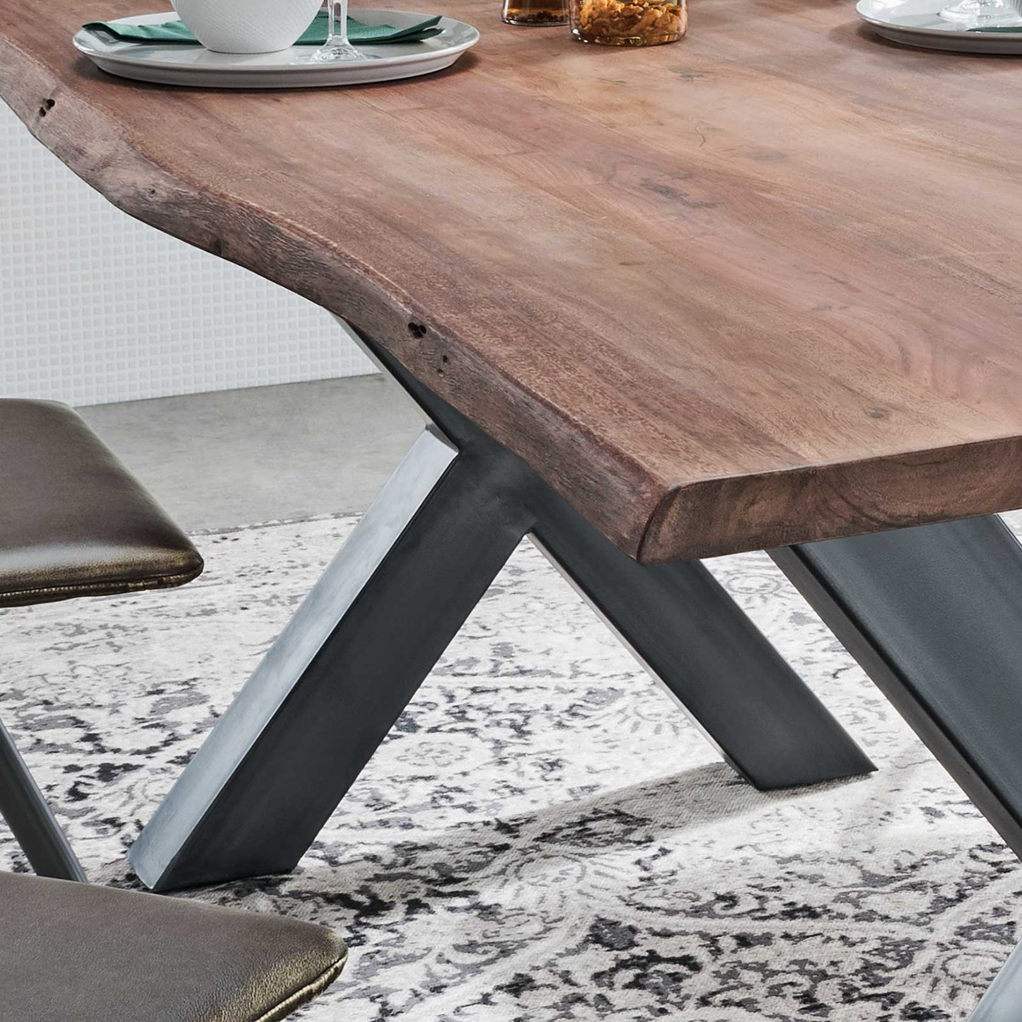 
                  
                    Esstisch 160 x 90 cm Baumkante 35 mm Akazie massiv wallnuss Metall anthrazit - AroX
                  
                