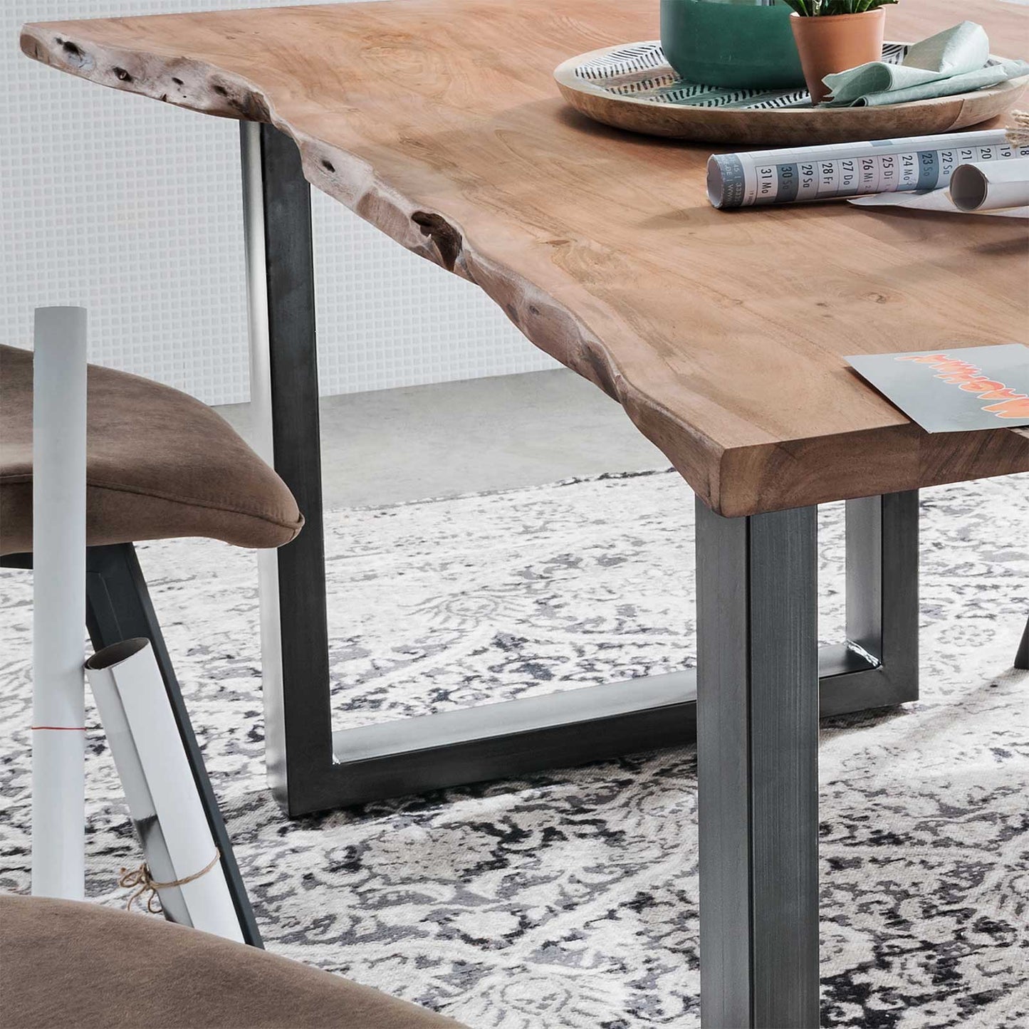 
                  
                    Esstisch 160 x 90 cm Baumkante 25 mm Akazie massiv U-Profil antik - AroX
                  
                