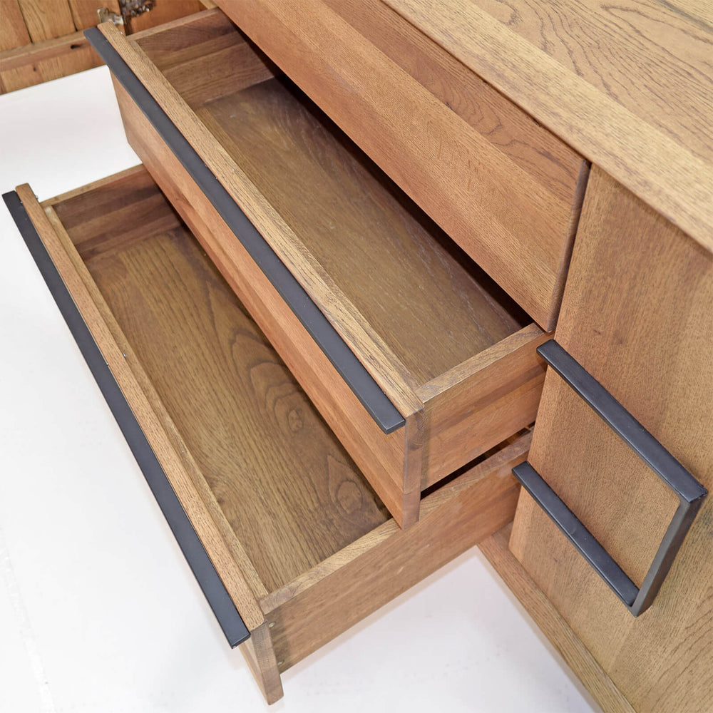 
                  
                    Sideboard europäische Wildeiche massiv - Vega
                  
                