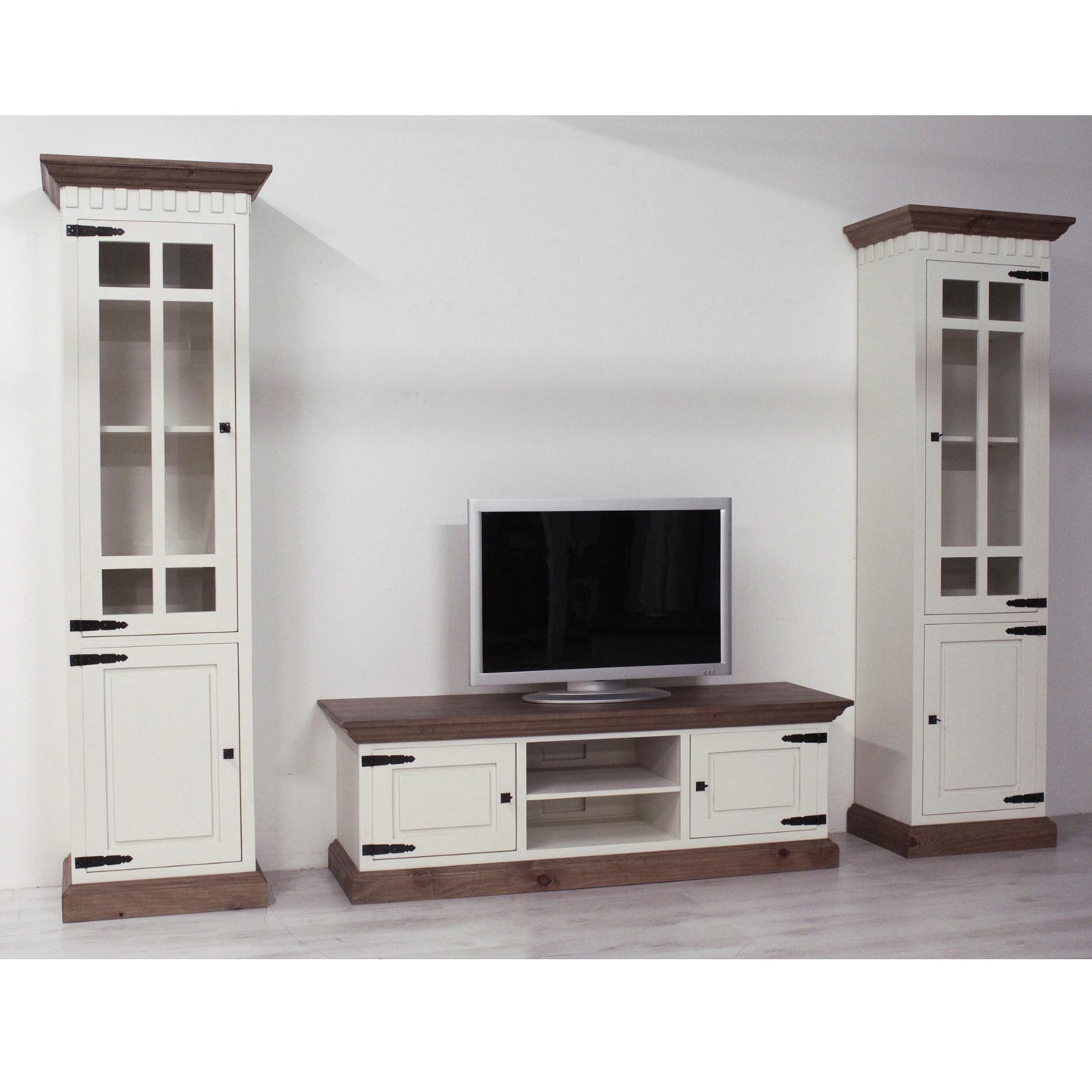 
                  
                    Wohnwand Pinie massiv Antikfinish/Weiß Finca
                  
                